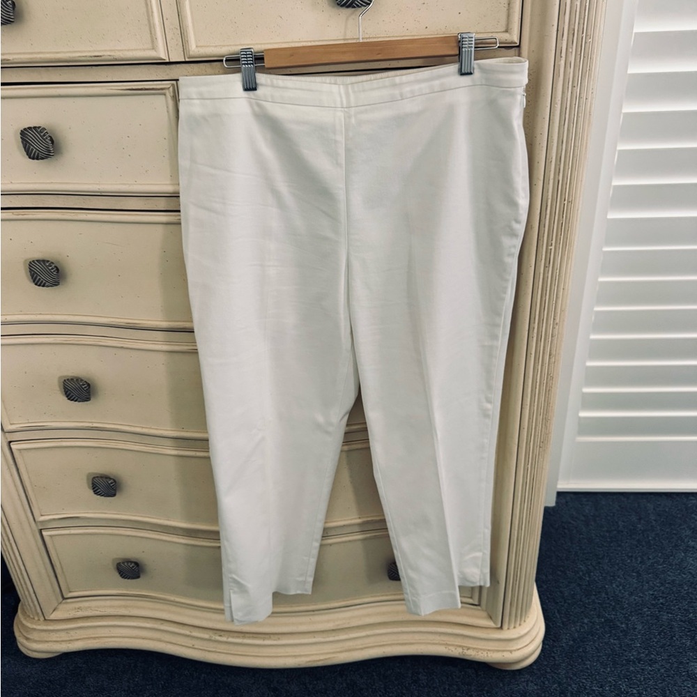 Elegant White Cropped Pants